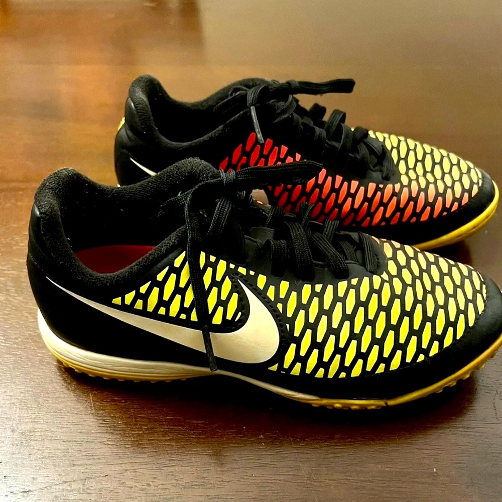 Nike Magista Cleats Size 4Y